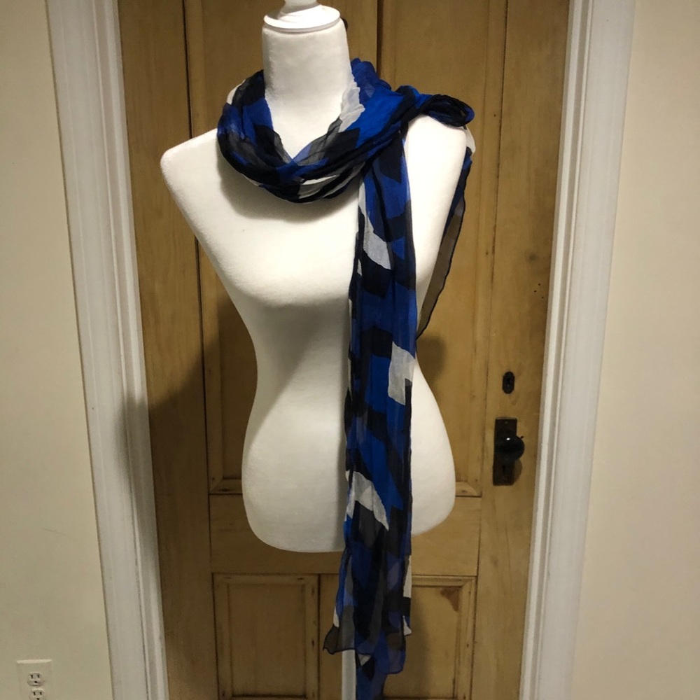 Lightweight Scarf - Picture 4 of 7
